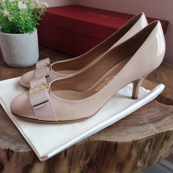 Salvatore Ferragamo Vira Bow Pump Shoe - Picture 7 of 7